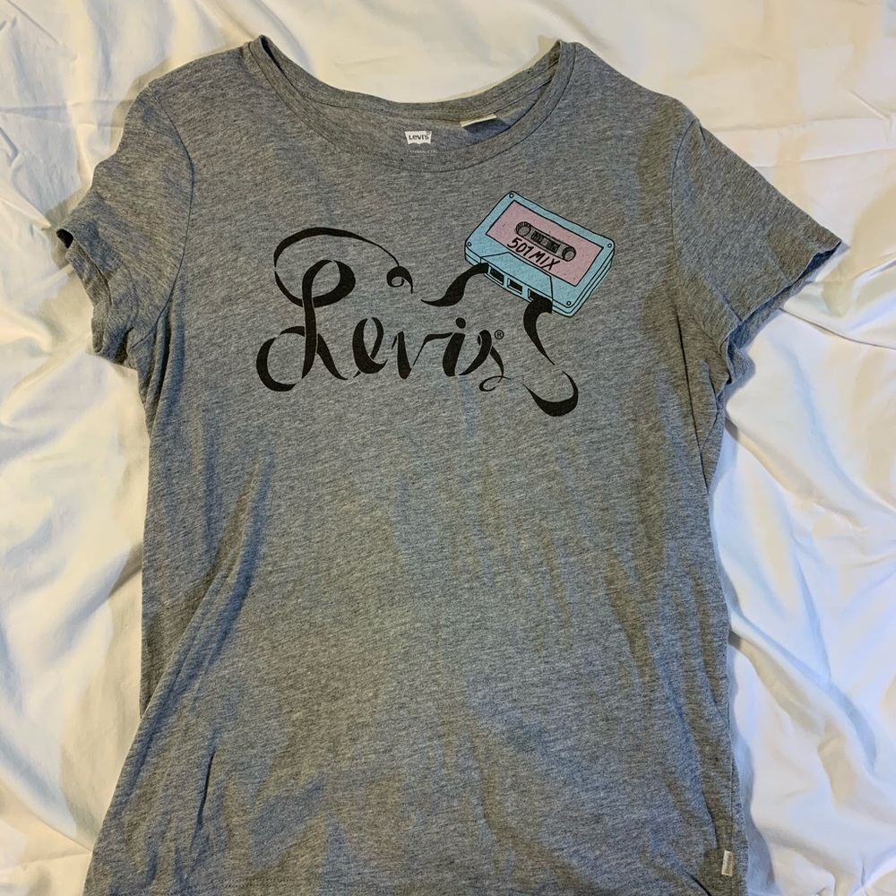 Women’s Levi’s short sleeve tee
